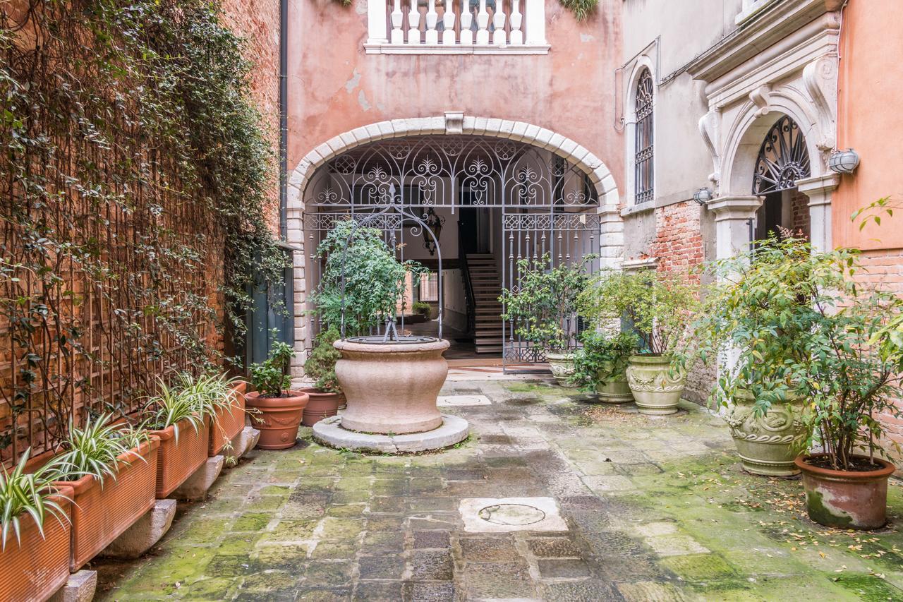 La Fenice Double Canal View Veneza Exterior foto